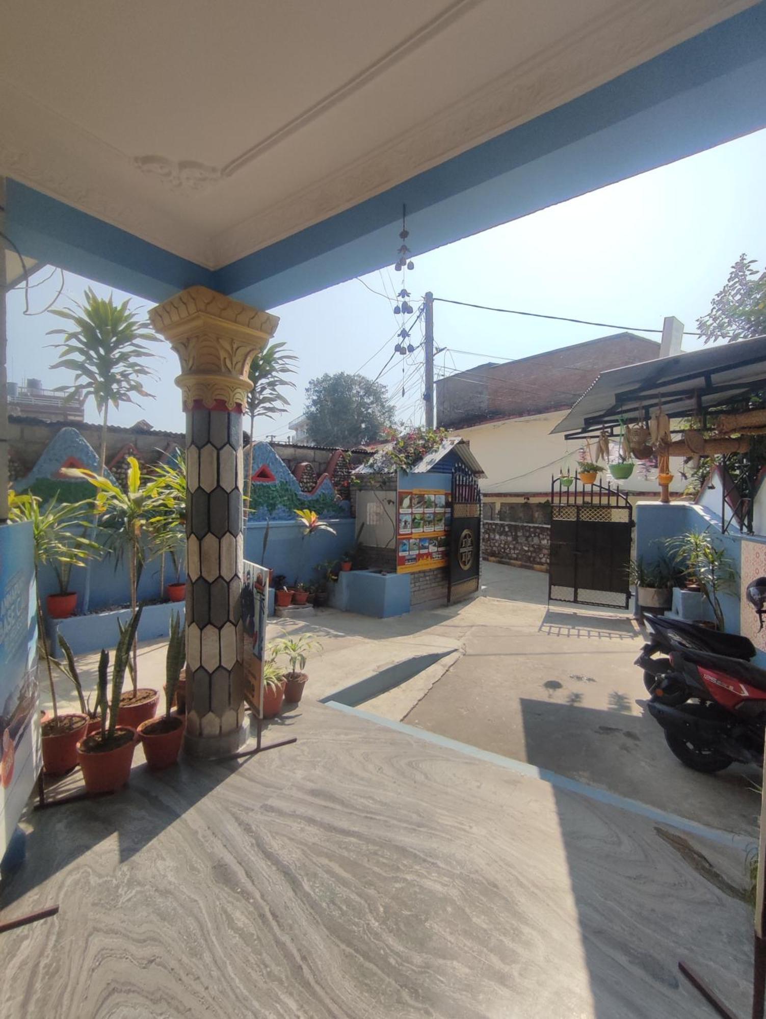 Krishna Inn Pokhara Exteriör bild