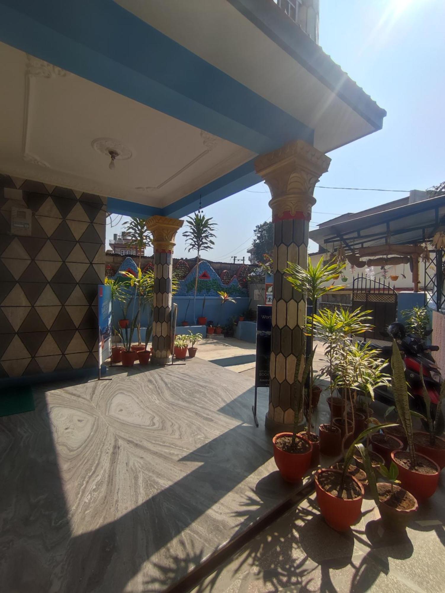 Krishna Inn Pokhara Exteriör bild