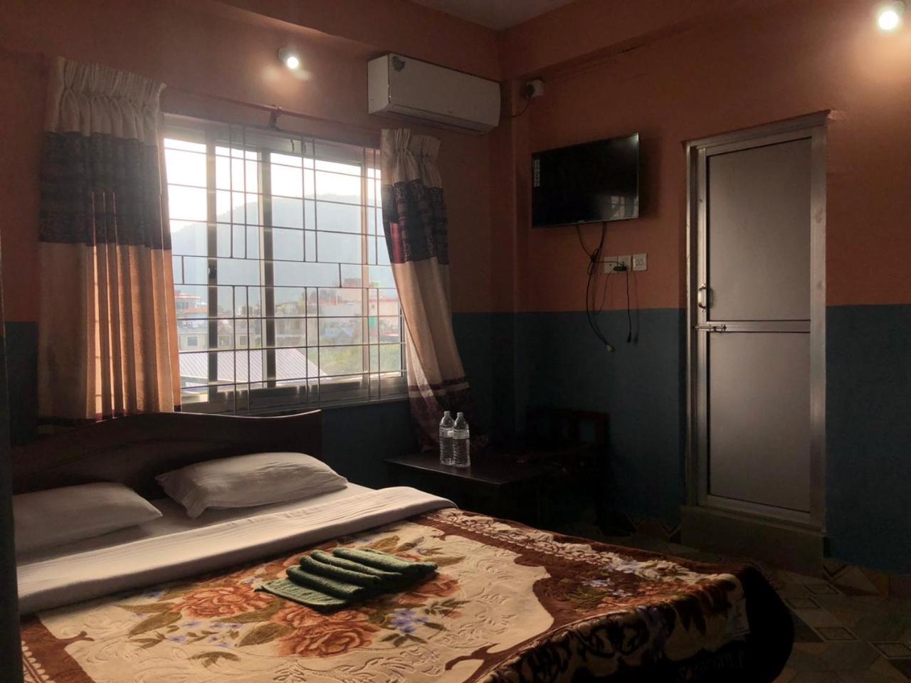 Krishna Inn Pokhara Exteriör bild